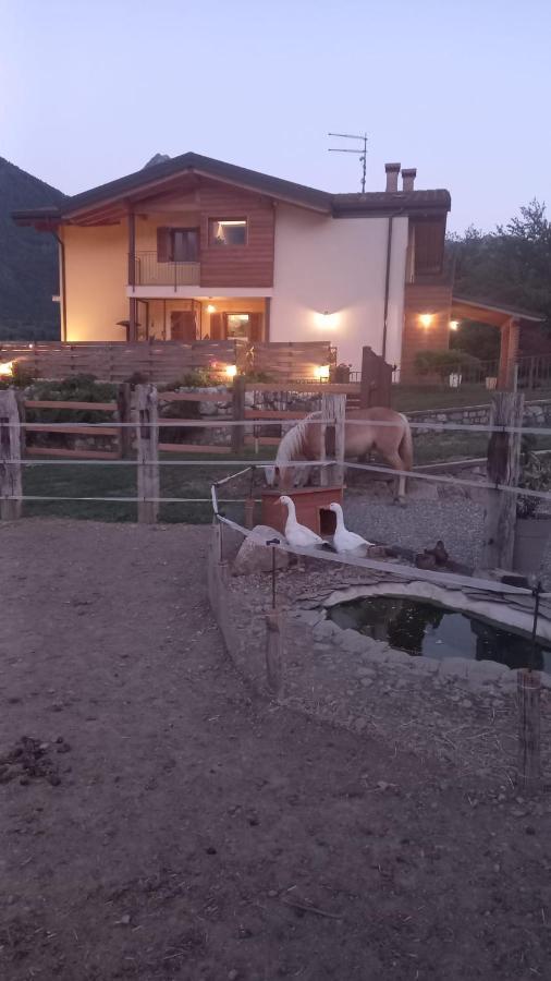Azienda Agricola Agriturismo I Sei Petali Capo di Ponte Extérieur photo